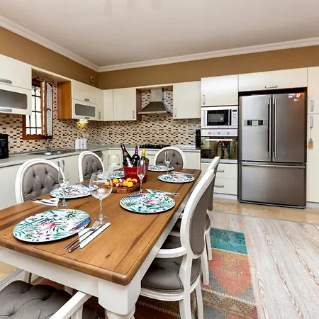 3 Bedroom Stone House With Shared Pool Vakantiehuis *